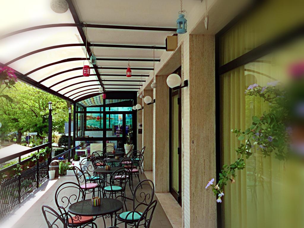 Hotel Lux Cesenatico Exterior foto