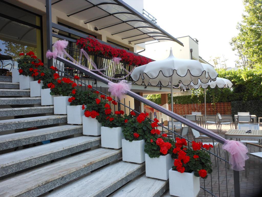 Hotel Lux Cesenatico Exterior foto
